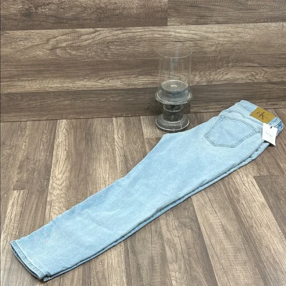 Calvin Klein Womens high-rise, skinny Jeans in Light Blue - Picture 6 of 6